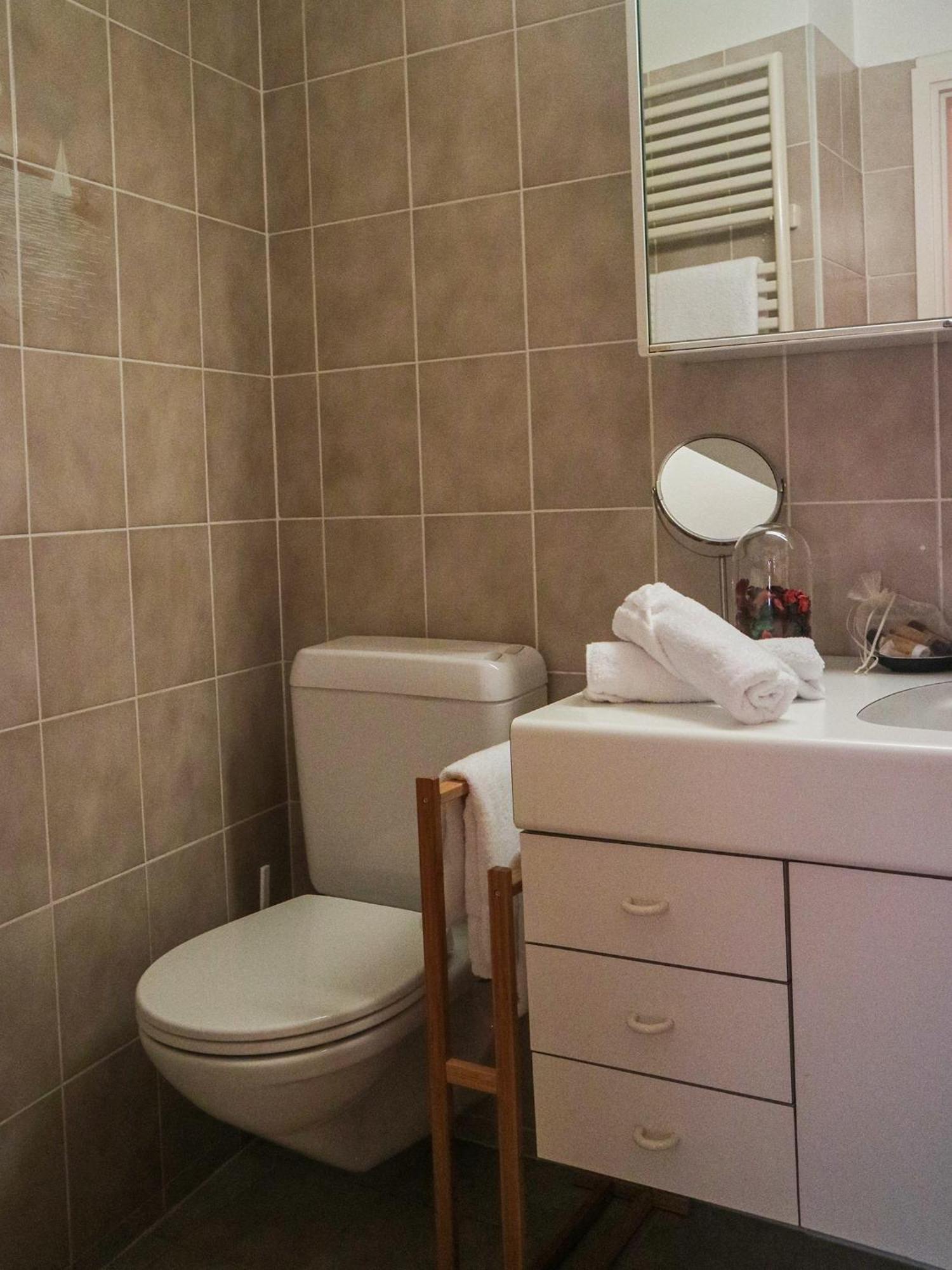 Wisteria House - Holiday Apartment Cadenazzo Dış mekan fotoğraf